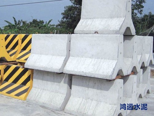 路面隔离墩